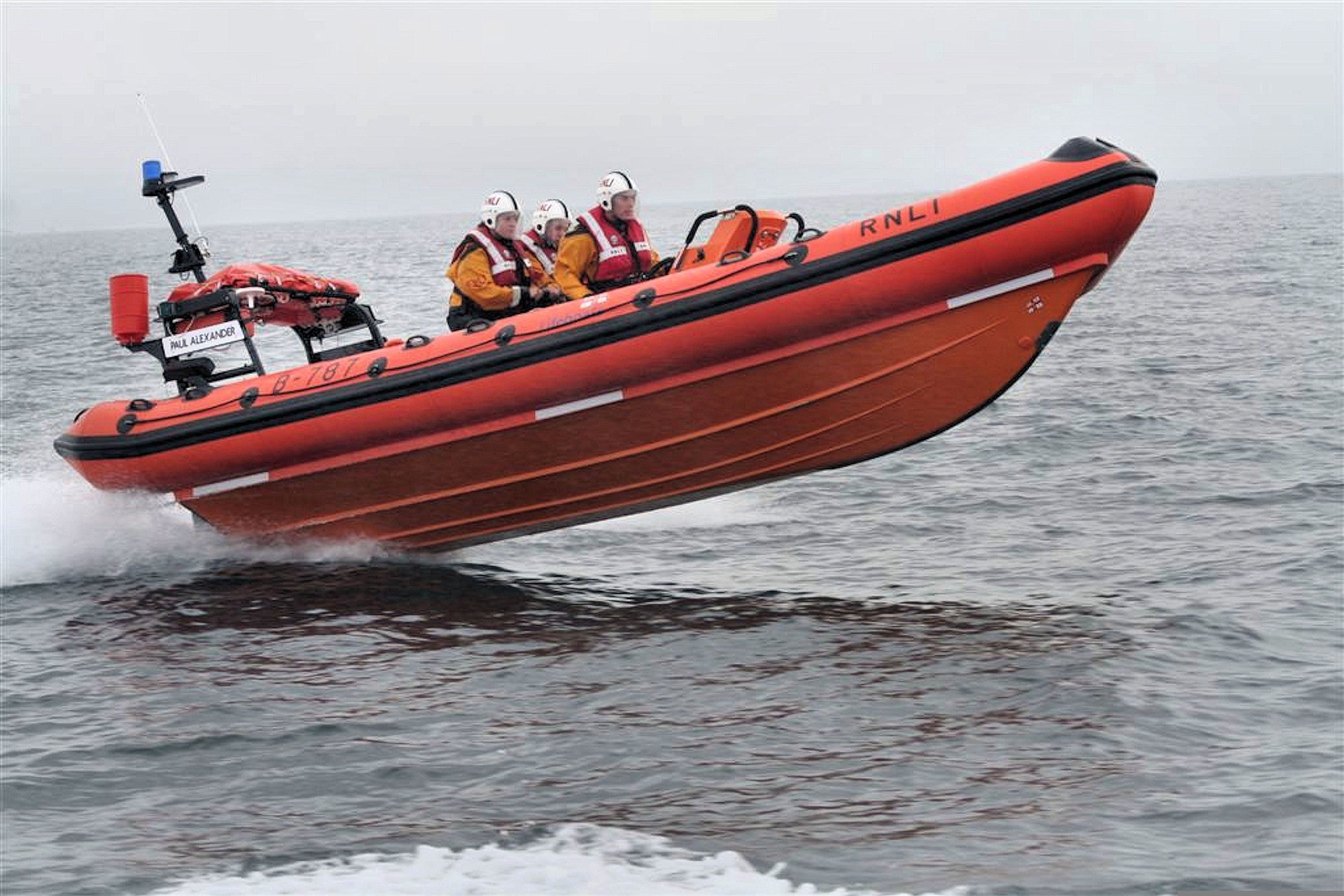 lifeboats-rescue-sea-boat